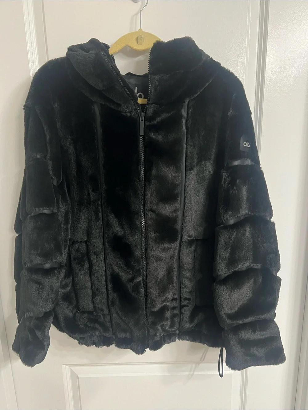 NEW ALO Yoga Black Faux-Fur Hooded Puffer Jacket Size XS
